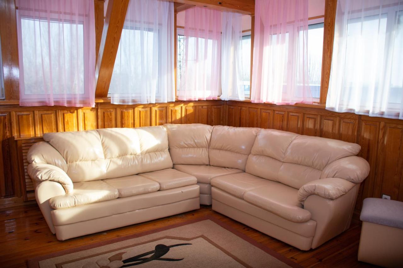 Gostiniy Dvor Non-Stop Hotel Kherson Luaran gambar