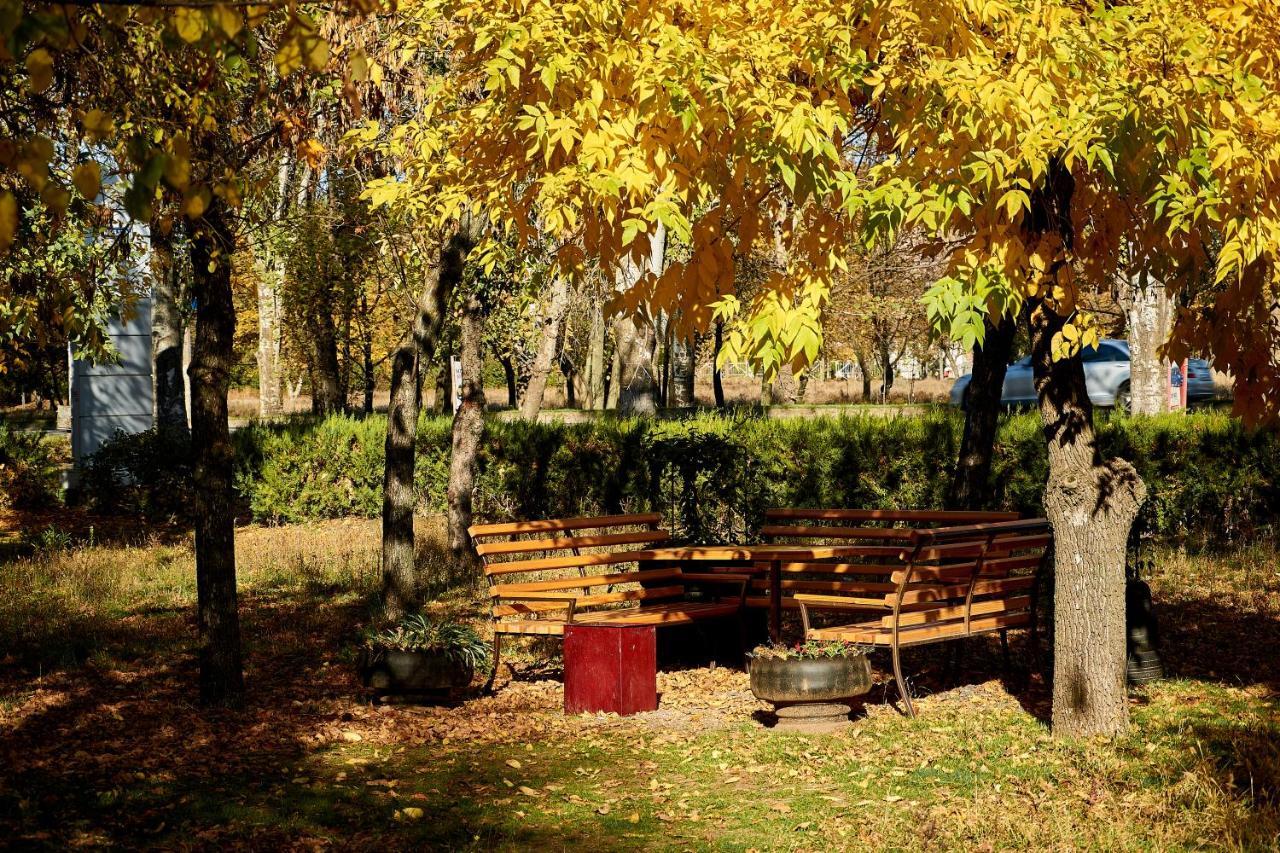 Gostiniy Dvor Non-Stop Hotel Kherson Luaran gambar